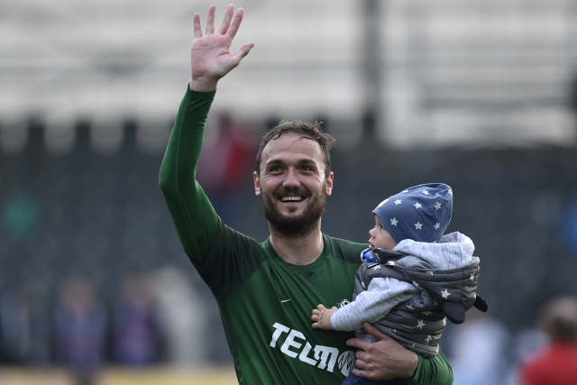 Martin Doležal při oslavách po utkání s Baníkem.