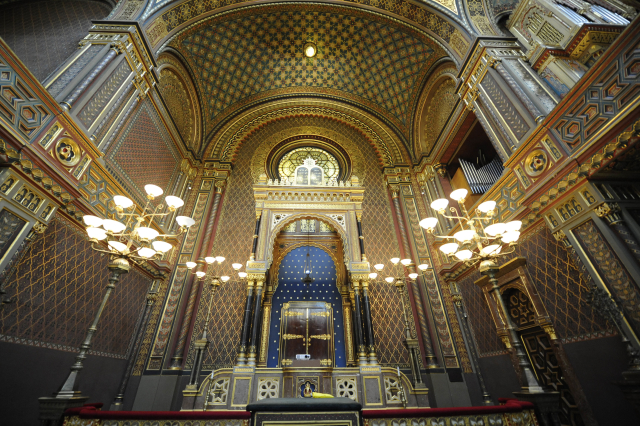 Interiér Španělské synagogy v Praze.