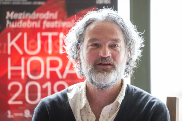 Violoncellista Jiří Bárta na tiskové konferenci k Mezinárodnímu hudebnímu festivalu Kutná Hora 2019. 