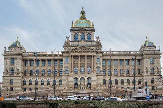 Historická budova Národního muzea v Praze.