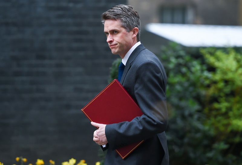 Gavin Williamson končí ve vládě premiérky Mayové. Gavin Williamson končí ve vládě premiérky Mayové.