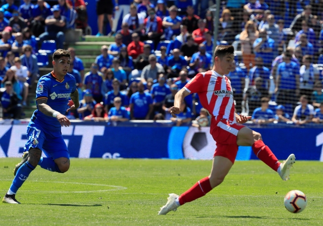 Olivera z Getafe (vlevo) při utkání proti Gironě.