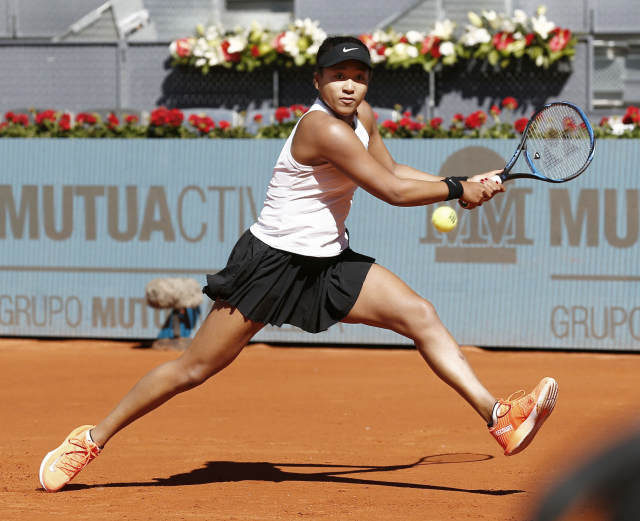 Světová jednička Naomi Ósakaová na turnaji v Madridu.