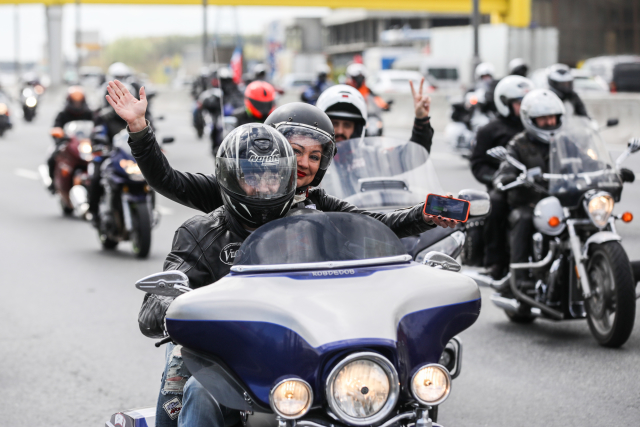 Motorkáři z ruského klubu Noční vlci.