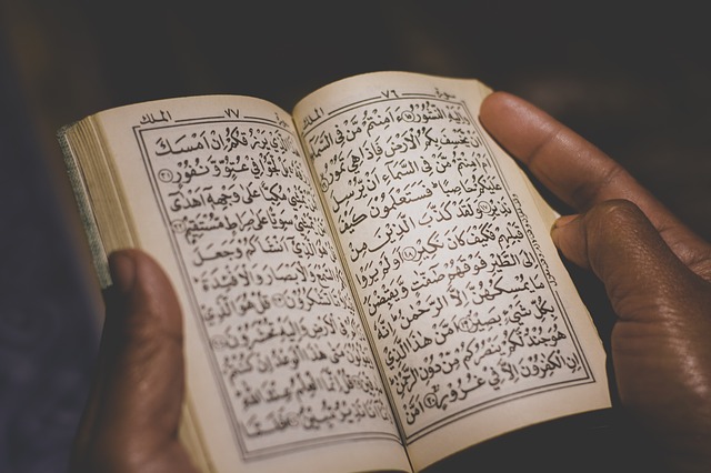 Korán, svatá kniha muslimů.