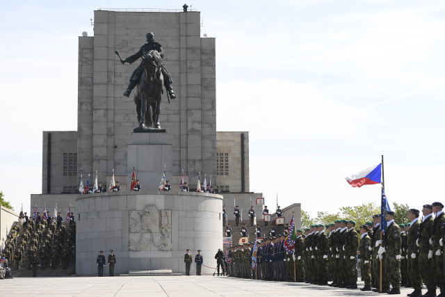 Pietní akt u příležitosti 74. výročí ukončení druhé světové války v Evropě Dne vítězství 8. května 2019 u Národního památníku na pražském Vítkově.