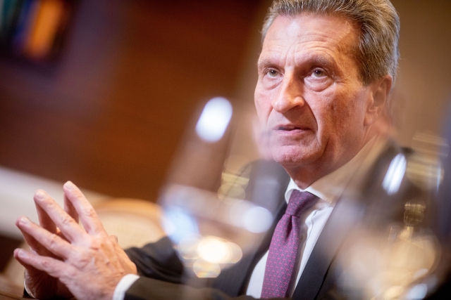 Komisař pro rozpočet a lidské zdroje Günther Oettinger.