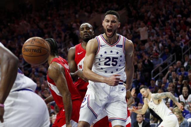 Zápas mezi Philadelphii a Torontem.