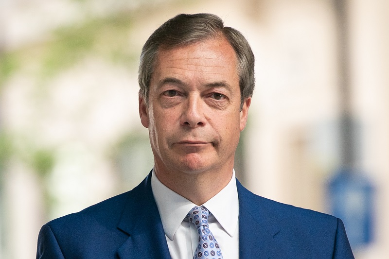 Nigel Farage může být s výsledky průzkumu spokojený.