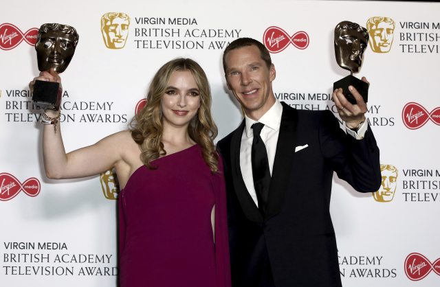 Oceněná herečka Jodie Comerová a herec Benedict Cumberbatch.