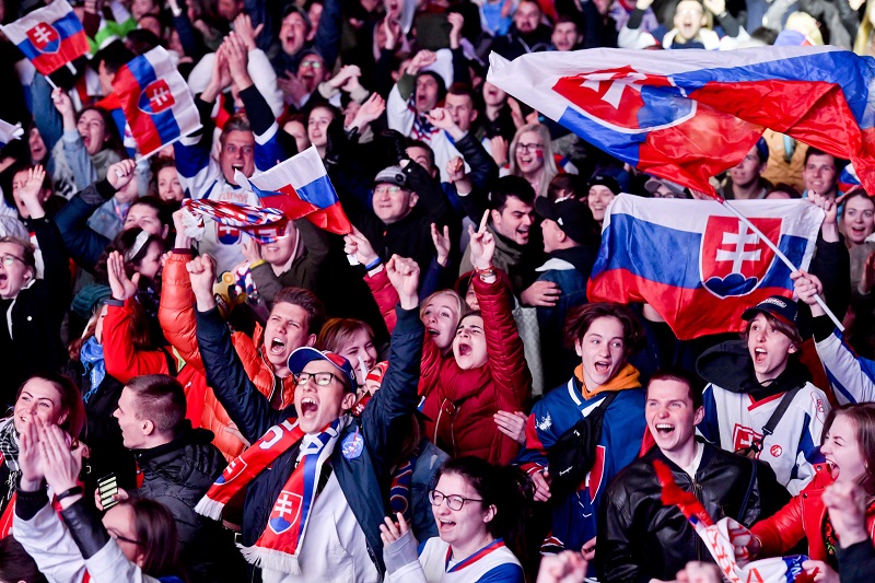 Vichřice vyhnala fanoušky z okolí košického stadionu, fanzóna tedy zela prázdnotou.
