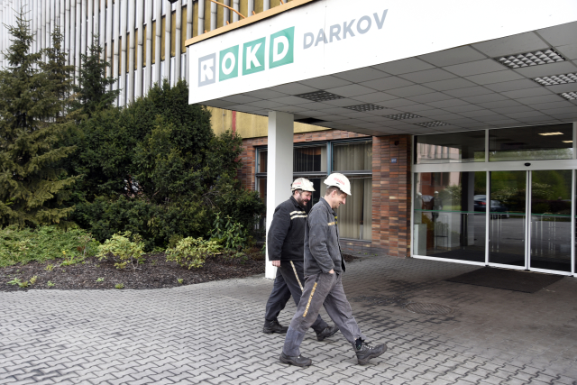 Horníci Dolu Darkov na Karvinsku.
