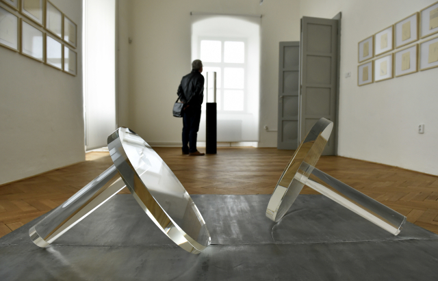 Galerie Václava Chada na zlínském zámku zahájila 28. března 2019 společnou výstavu tvorby sklářského výtvarníka Václava Ciglera a architekta Michala Motyčky. Výstava nazvaná "Hranoly a válce" potrvá do 17. května, kdy bude součástí Galerijní a muzejní noci.