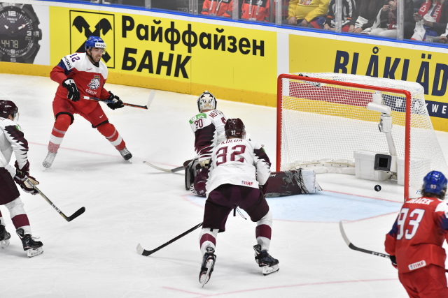 Dominik Simon při svém gólu proti Lotyšsku.