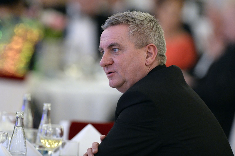 Vratislav Mynář konzultoval se soudci kauzy, které se týkaly Pražského hradu.