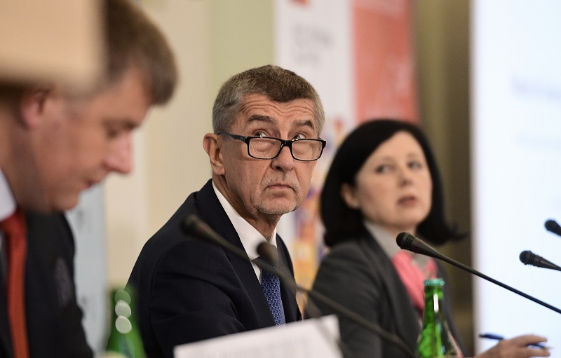 Premiér Andrej Babiš navštíví večer zámek v Lánech.