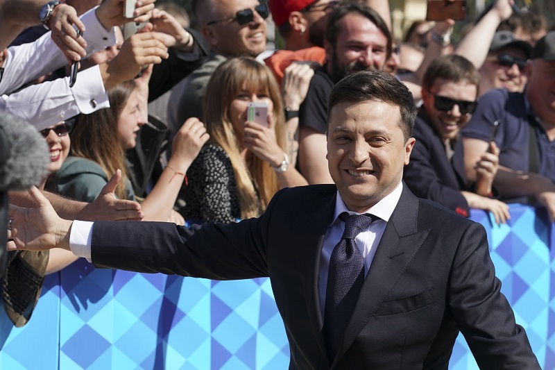 Volodymyr Zelenskyj složil přísahu a stal se ukrajinským prezidentem.