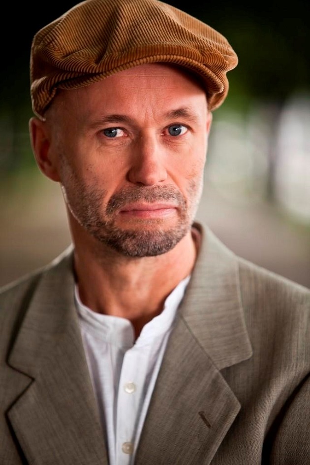 Švédský spisovatel Johan Theorin. Švédský spisovatel Johan Theorin.