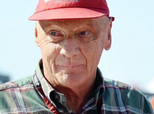Zemřel Niki Lauda, legendární pilot formule 1.