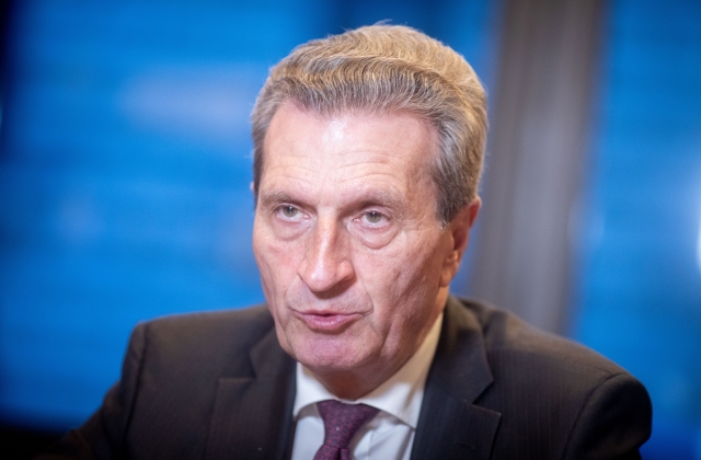 Rozpočtový komisař EU Günther Oettinger.