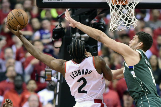 Hlavní hvězda týmu Kawhi Leonard (Raptors) a Brook Lopez (Bucks).