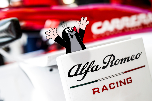 Krteček ozdobí monoposty týmu Alfa Romeo.