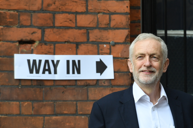 Šéf britských opozičních labouristů Jeremy Corbyn.