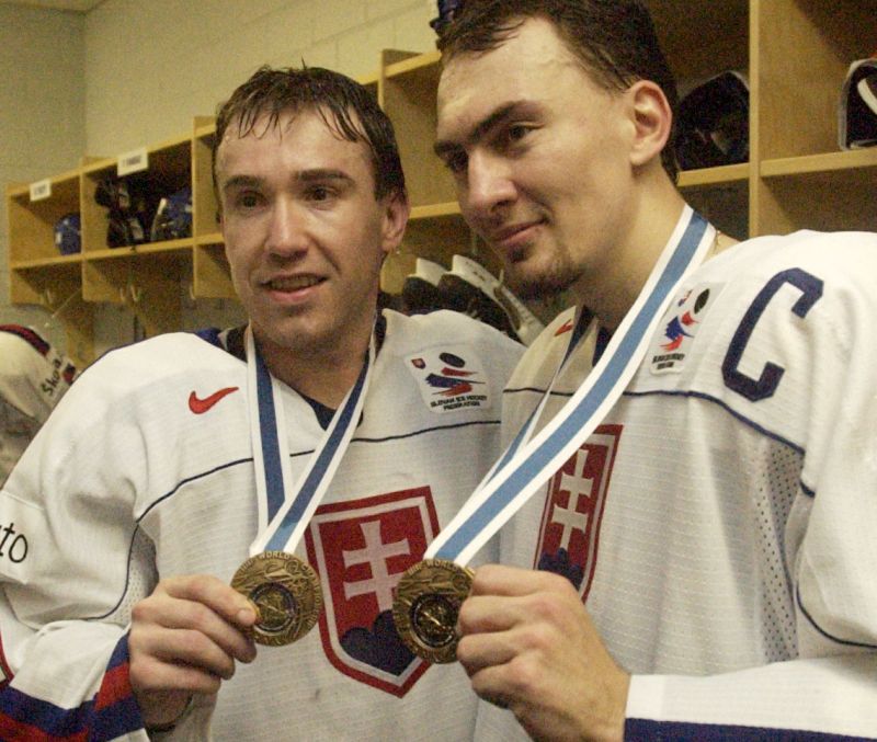 Žigmund Pálffy a Miroslav Šatan s medailemi z MS 2003.