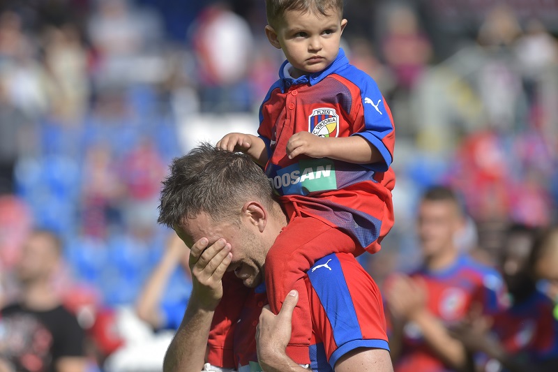 Bakoš ukončil kariéru, po pokloně od Horvátha se rozplakal.