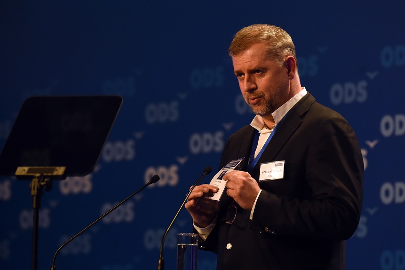 Petr Bendl nahradí v Poslanecké sněmovně Veroniku Vrecionovou, která se stala europoslankyní.