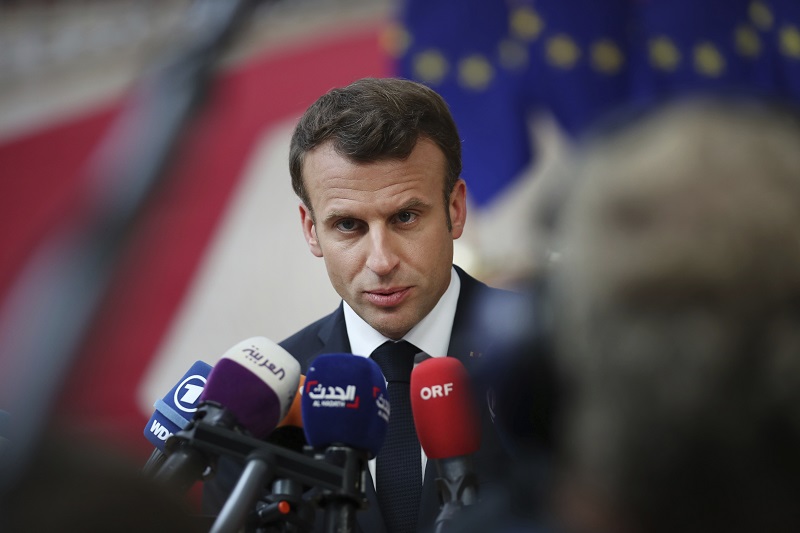 Emmanuelu Macronovi se příliš nelíbí systém "spitzenkandidátů".