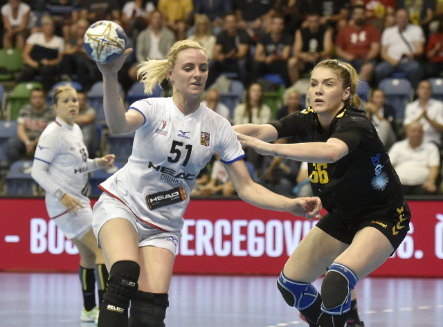 Zleva Markéta Jeřábková z ČR a Ema Ramusovičová z Černé Hory.