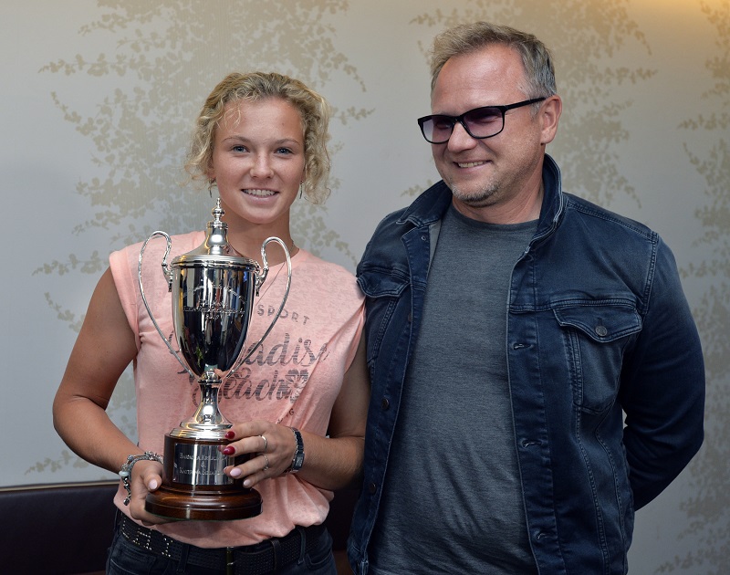 Otec a trenér v jedné osobě Dmitrij Siniakov věří, že jeho dcera Kateřina může na tenisovém Roland Garros vyhrát i další zápas.