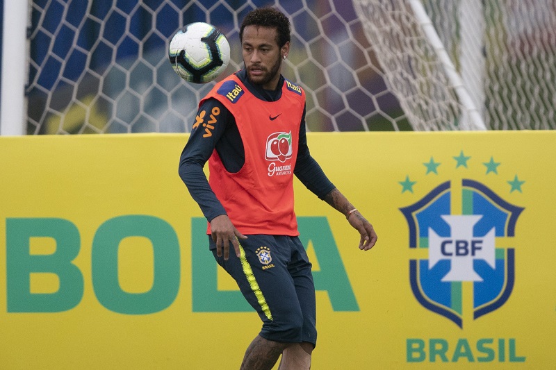 Neymarovi hrozí potíže za zveřejněnou konverzaci s obětí.