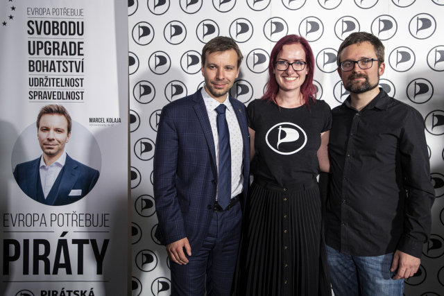 Zleva Marcel Kolaja, Markéta Gregorová a Mikuláš Peksa.