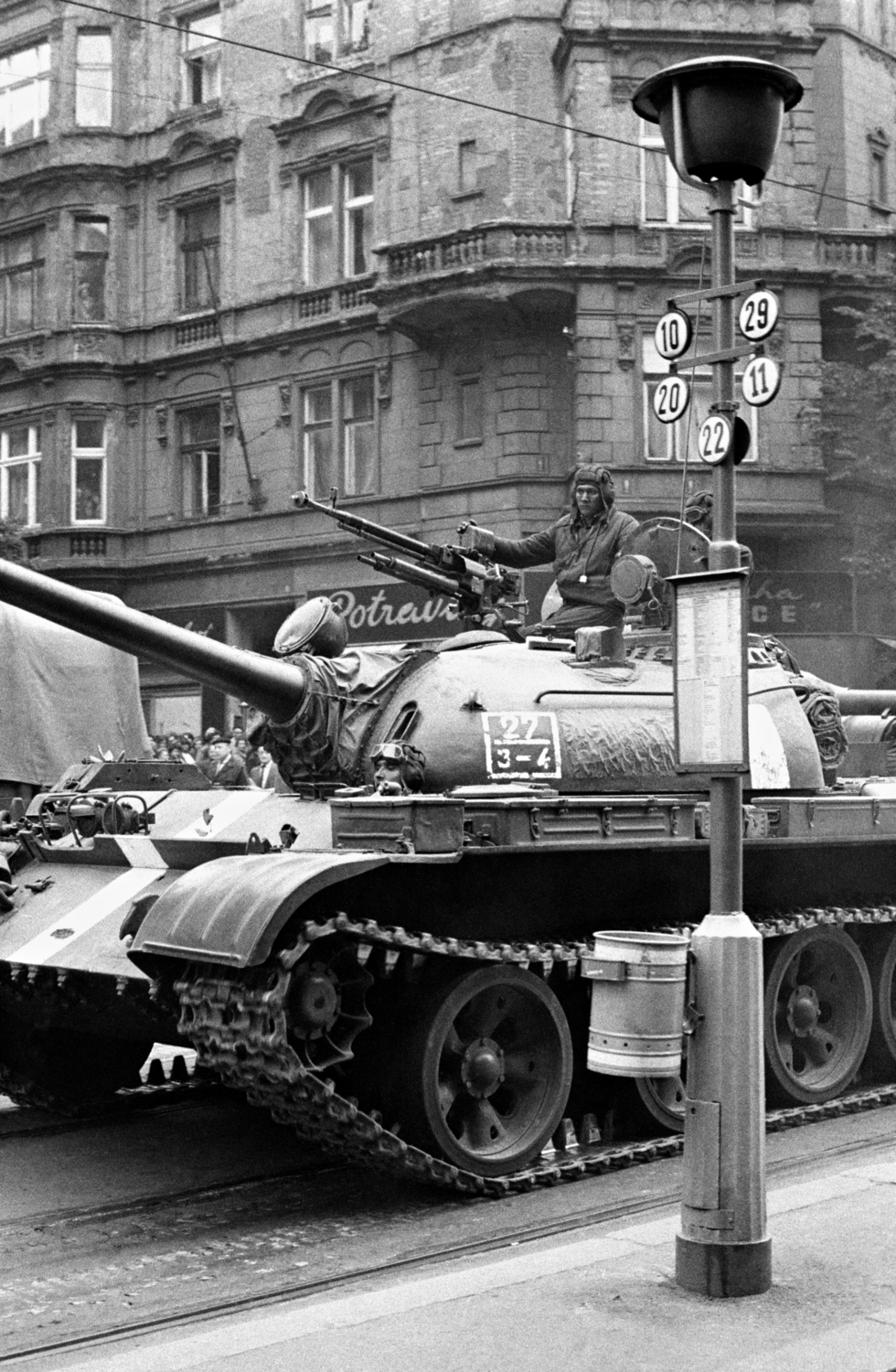 Ruský tank za okupace 1968.