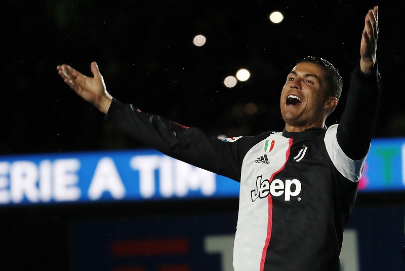 Ronaldo si může oddychnout. Američanka ho k soudu tahat nebude.