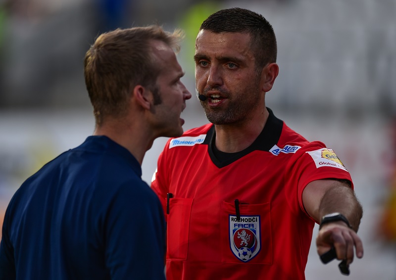 Martin Nenadál chyboval v zápase Karviné s Jihlavou a za trest nebude pískat profesionální soutěže.
