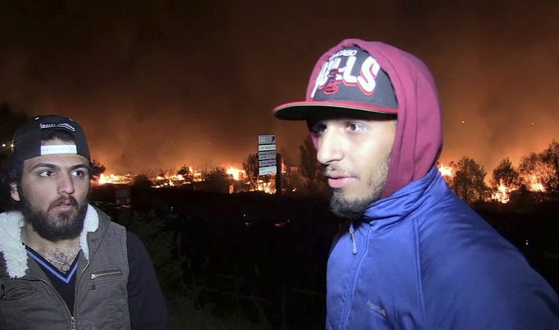 V táboře migrantů se v noci strhla hromadná bitka, vyžádala si větší počet zraněných.