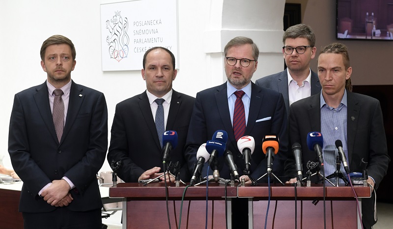 Petr Fiala za ODS svolal schůzku s Tomiem Okamurou a Janem Hamáčkem.