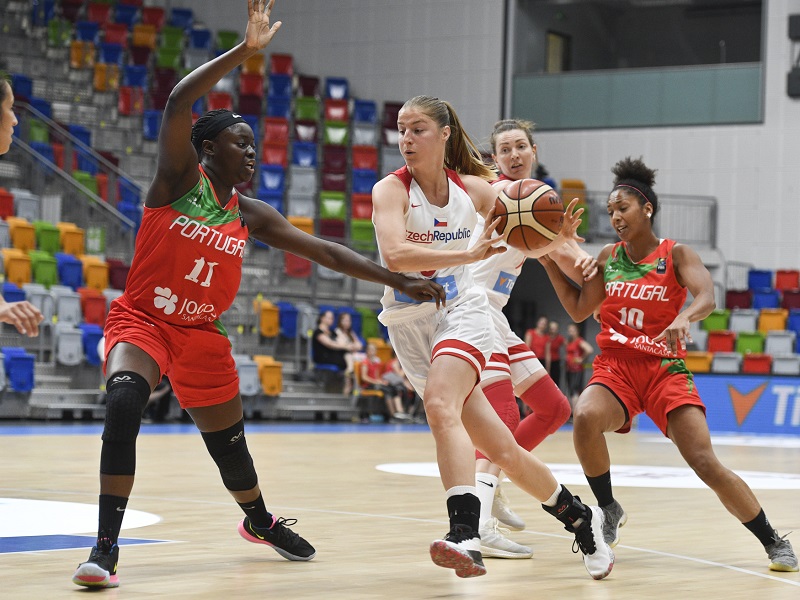 Basketbalistky porazily v Královce Portugalky o dvanáct bodů.