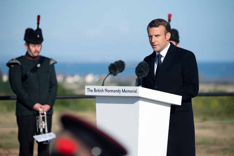 Francouzský prezident Macron nezapomněl při projevu ani na Čechoslováky.