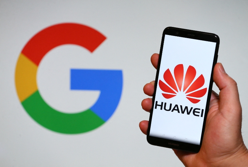Google poslal varování před Huawei.
