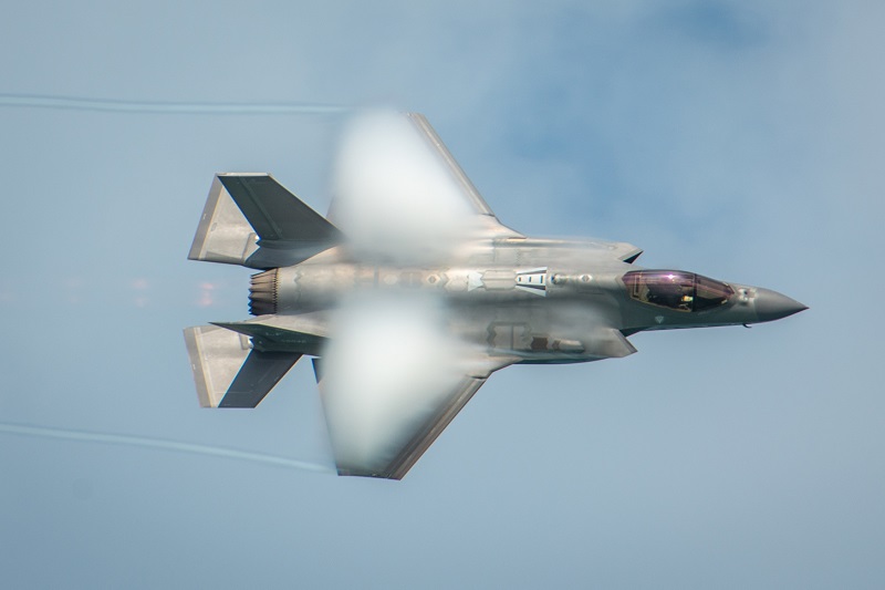 Pilot letounu kvůli závrati ztratil orientaci v prostoru. 