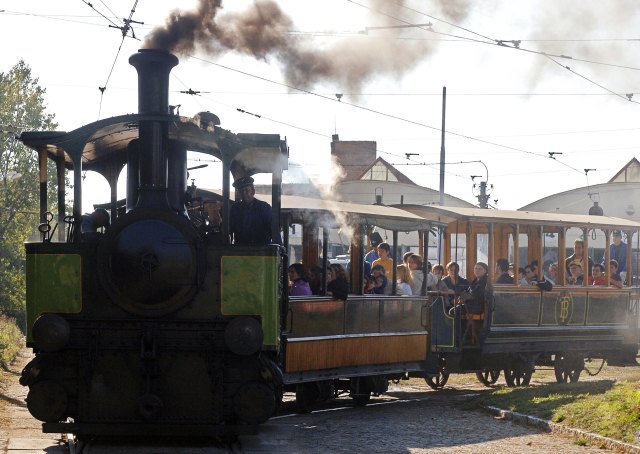Historická parní tramvaj Caroline.