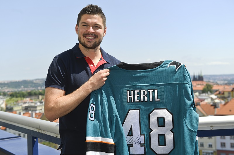 Tomáš Hertl po příletu do Prahy zhodnotil uplynulý ročník NHL.
