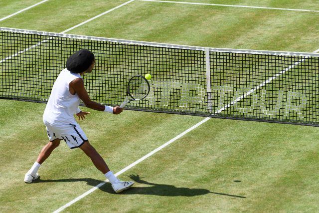 Dustin Brown na turnaji ve Stuttgartu proti Alexandru Zverevovi.