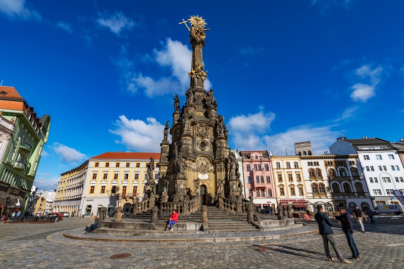 Barokní sloup Nejsvětější Trojice je zapsán na seznamu UNESCO.