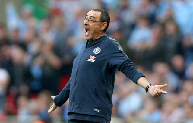 Maurizio Sarri na lavičce Chelsea.