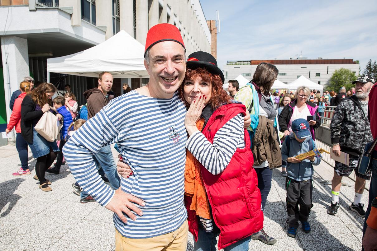 Petr Vacek a Magdalena Reifová. Petr Vacek a Magdalena Reifová.